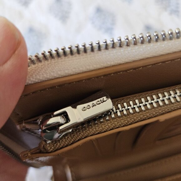 Disney Coach Dumbo Zip Wallet Ivory X Leather Accordion Long Wallet Logo Print - Picture 7 of 16